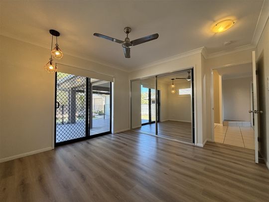 5 BEDROOM HOME IN BUSHLAND BEACH + POOL + SHED - Photo 1