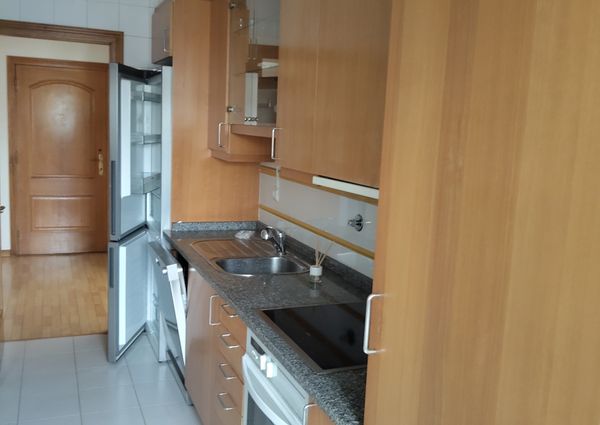 Apartamento T1 para Arrendamento no Porto com Garagem e Arrumos