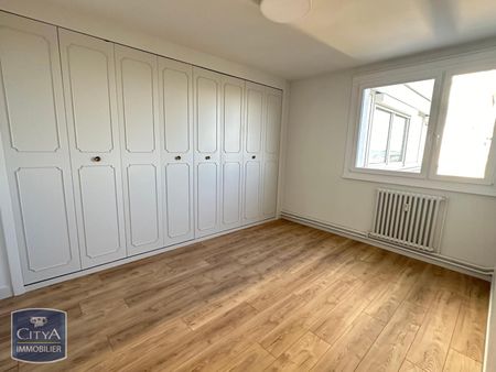 Location Appartement 3 pièces 94m² CAMBRAI 59400 - Photo 4