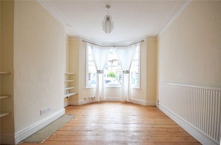 Well presented 3 bedroom Victorian house. Ideally located for Addenbrooke’s Hospital, Biomedical Campus, Cambridge railway station, hills road, College-university of Cambridge, schools, and local amenities. Unfurnished. - Photo 4