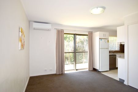 TAKE OVER LEASE :: UNFURNISHED VERY NEAT AND TIDY 2 BEDROOM UNIT WITH 2 CAR ACCOMODATION - Photo 2