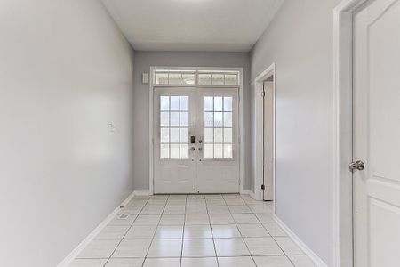 For Lease - 2433 Equestrian Crescent, Oshawa, Ontario - Photo 4