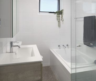 Convenient location and beautifully renovated - Photo 5