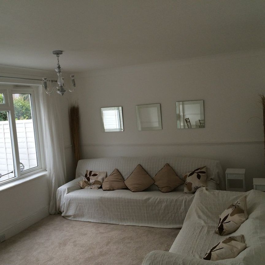 3 Bed Terraced House, Morris House, SW4 - Photo 1