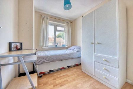 5 bedroom semi-detached house to rent - Photo 3