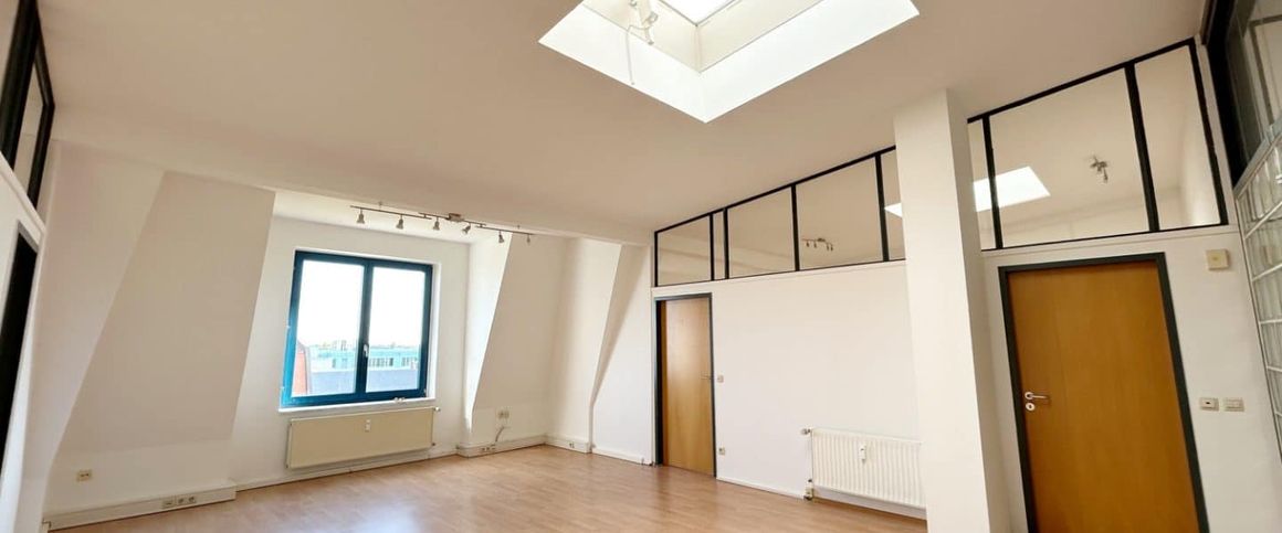 Repräsentatives Arbeiten über den Dächern der Stadt - Foto 1