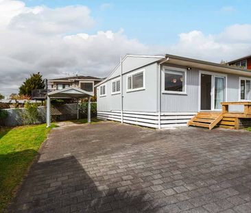 As New - Hilltop House with Views - Genuine Long Term - Photo 2