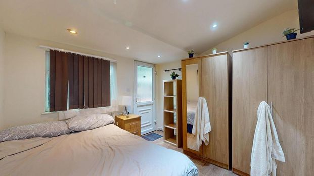 Studio to rent - Photo 1