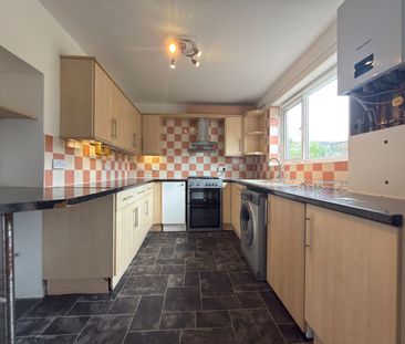 Three bedroom family house chigwel - Photo 6