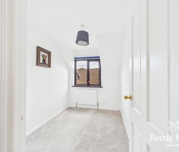 9 Knocklofty Court, Belfast, BT4 3NF - Photo 2
