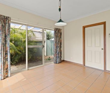 NEAT BUNGALOW IN A CENTRAL LOCATION - Photo 2