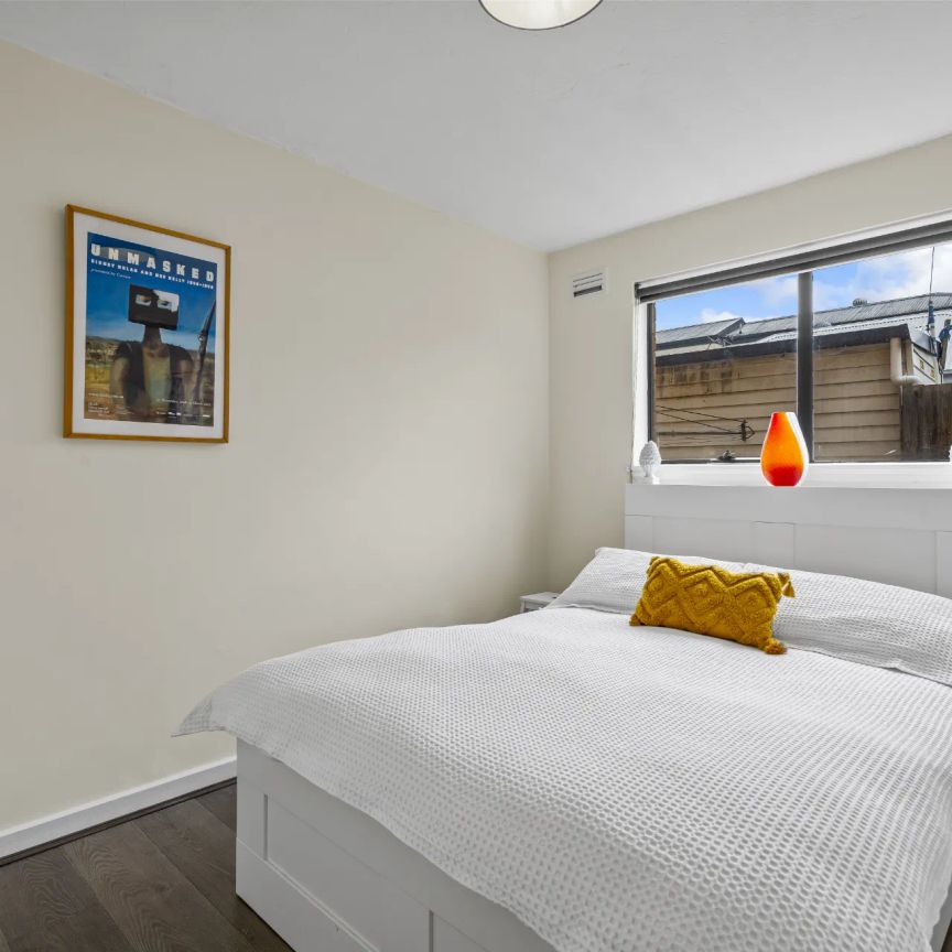 Cozy, Ground Floor Apartment with Easy, First-Come-First-Served Scramble Parking! PERMIT PARKING AVAILABLE TOO* - Photo 1