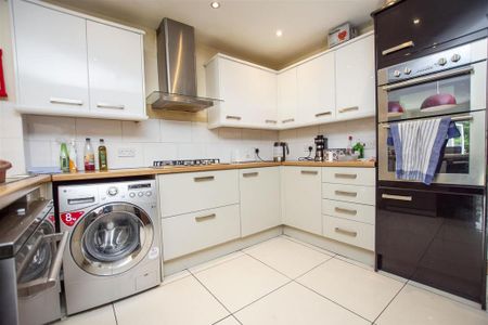 6 bedroom house to rent - Photo 2