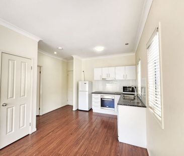 Comfortable 1 Bedroom Self-contained Studio (UPSTAIRS ONLY), Water ... - Photo 5