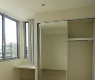 Stylish 2x2 Apartment with Balcony & Great Amenities - Photo 2