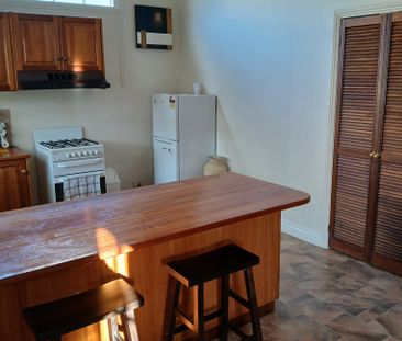 East Geelong - Photo 4