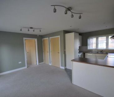 4 bedroom detached house to rent - Photo 2