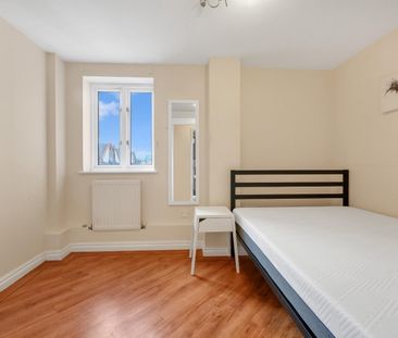 2 bedroom Flat To Let - Photo 4