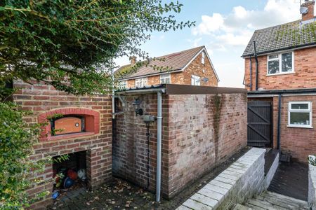 3 bedroom semi-detached house to rent - Photo 5