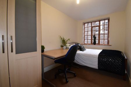4 bed Apartment Lion Works - City Campus - Photo 5