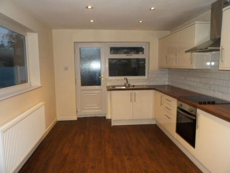 3 bedroom semi-detached house to rent - Photo 4