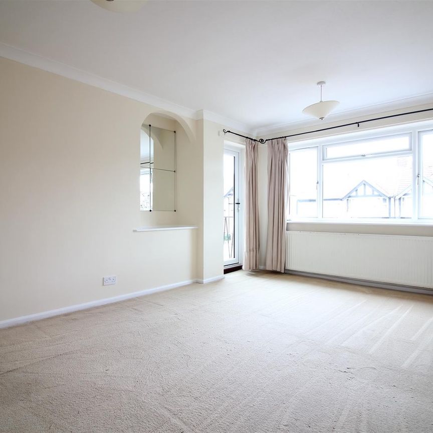 Penwerris Avenue, Isleworth - Photo 1