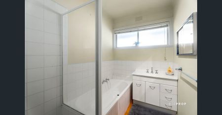 Comfortable Family Living in a Prime Lalor Location - Photo 5