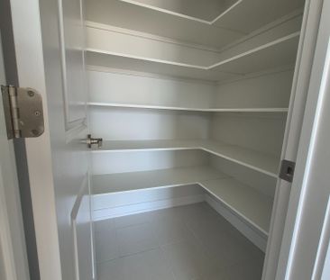 For Lease - 102 Ploughshare Road, Kanata, Ontario - Photo 2