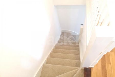 Boasting size, quality & location - Photo 5