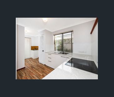 TIDY, RENOVATED BRENTWOOD VILLA - Photo 5