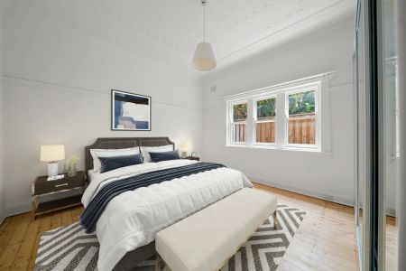Art Deco Apartment in the Heart of Bondi - Photo 2