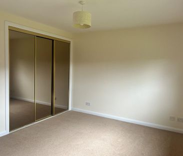 6 bedroom detached house to rent - Photo 2