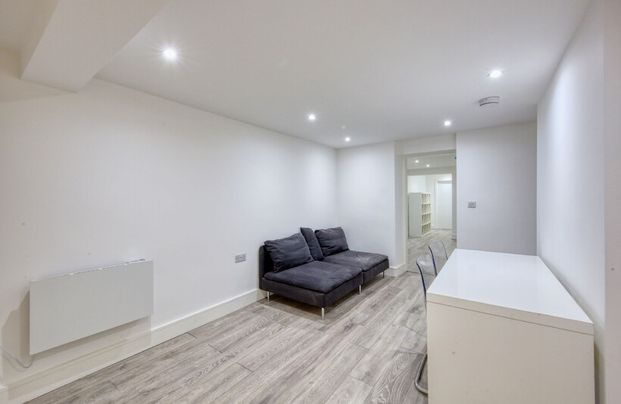 Wimbledon Hill Road - Photo 1