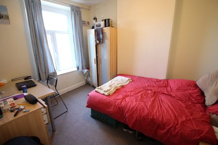 Hirwain Street, Cathays - Photo 2