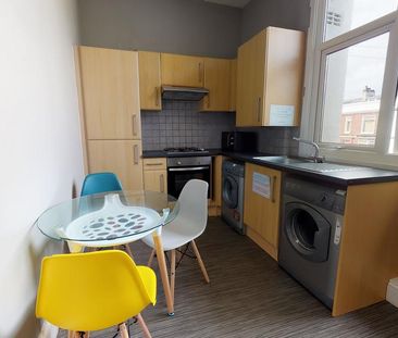 3 bedroom apartment to rent - Photo 1