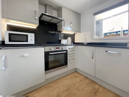 2 Bed Flat, North Crescent Apartments, LS2 - Photo 5