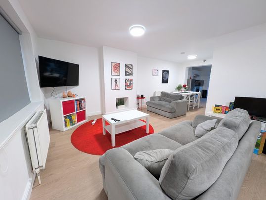 3 Bed Terrace House - Photo 1