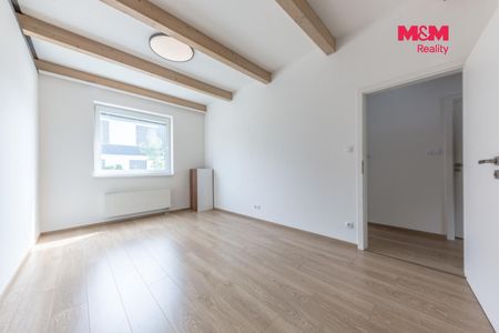 Pronájem rodinného domu 110 m², Pěnkaví 464, Praha Březiněves - Photo 4