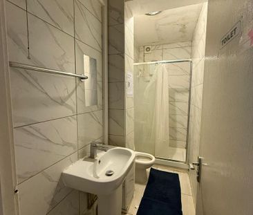 1 bedroom in a house share to rent - Photo 6