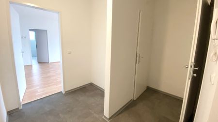 Geräumig und helle 2-Raumwohnung mit Balkon in Luftenberg - Photo 2