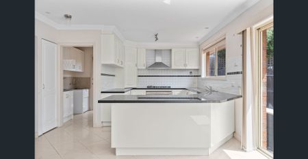 Townhouse Desirable Court Location! - Photo 4