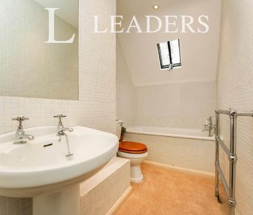 4 bedroom detached house to rent - Photo 6