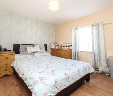 2 bedroom end of terrace house to rent - Photo 1