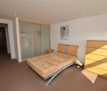 3 bedroom flat to rent - Photo 4