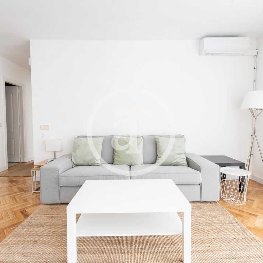 Piso de alquiler en Calle de Fereluz, Valdeacederas - Photo 1