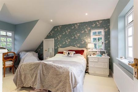 4 bedroom semi-detached house to rent - Photo 5