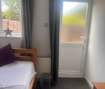 Regency Place Room 2 - Photo 4