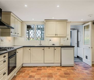 A Grade II Listed 2 bedroom semi detached character cottage in an a... - Photo 6