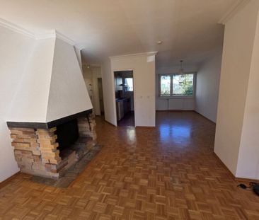 COLLONGE-BELLERIVE 4-ROOM CROSS-FLOOR APARTMENT WITH FIREPLACE - Photo 5
