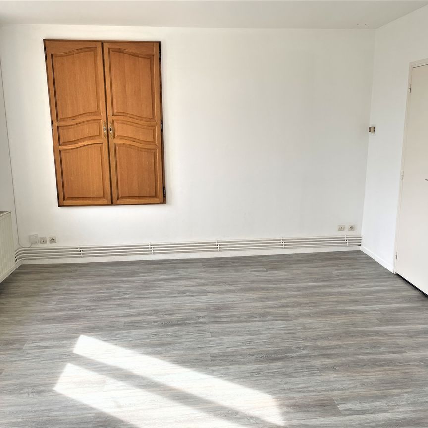 Location Appartement 1 pièce 36m² DEVILLE LES ROUEN 76250 - Photo 1